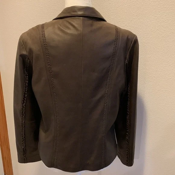 CHICO’s Womens Brown Leather Crop Length Jacket. Buttery Soft. Nice detail.​​​​​ - Picture 10 of 14
